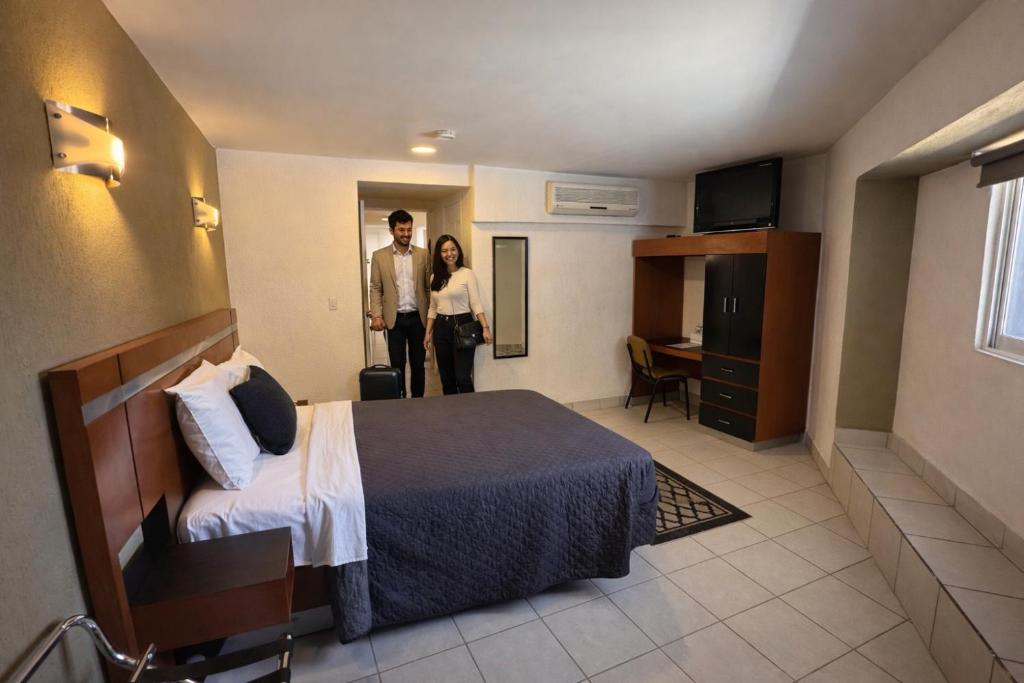a man and a woman standing in a hotel room at Hotel Interforum in León
