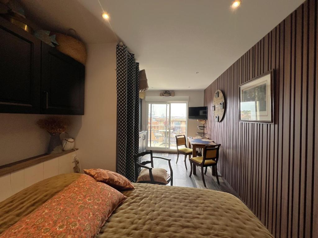 Studio rénové avec clim et wifi au port de l'Aiguillon pour 2