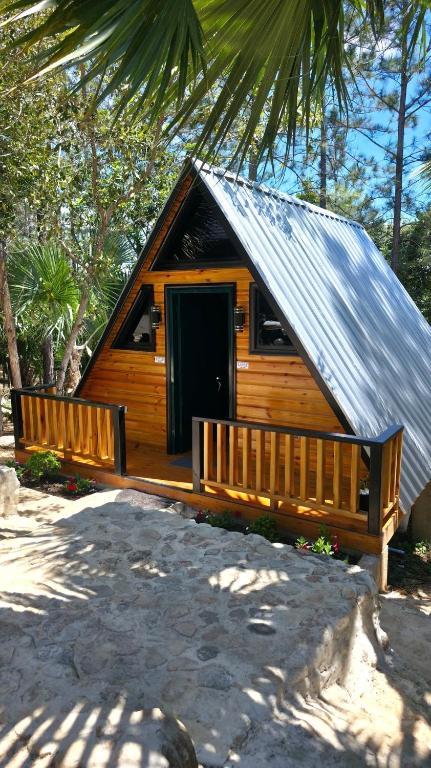 a small wooden cabin with a porch and a door at Cumbre Verde Alpine Villa in Monción