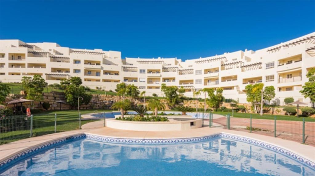 Basen w obiekcie Benalmádena Del Mar Apartments lub w pobliżu