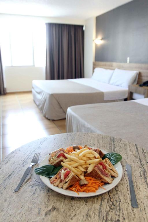 Postel nebo postele na pokoji v ubytování Hotel Universo