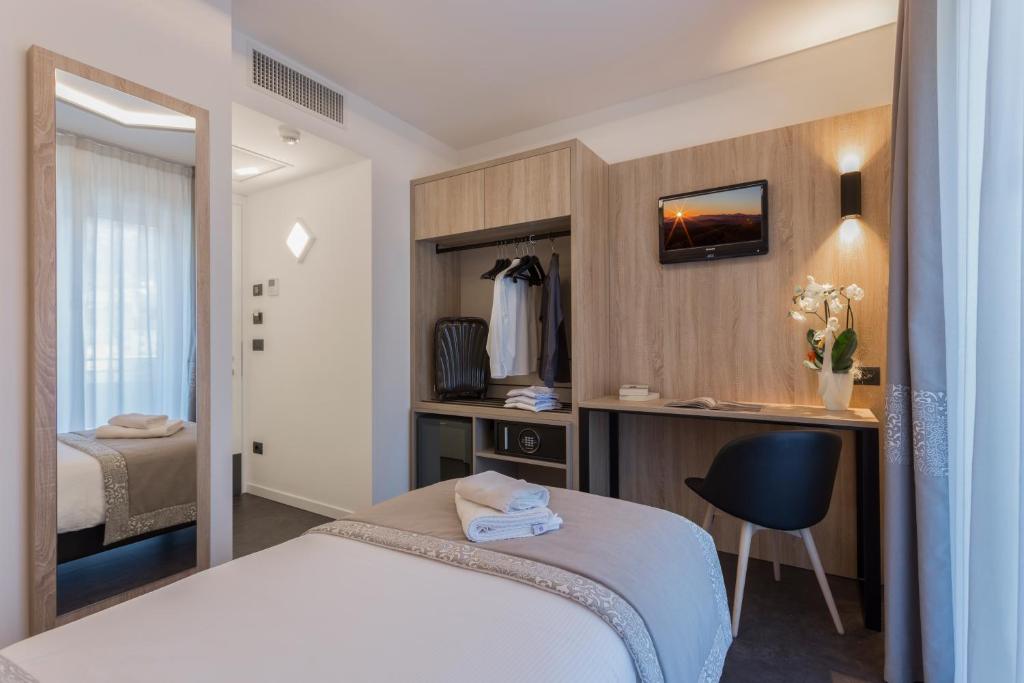 Postel nebo postele na pokoji v ubytování Tourist Hotel