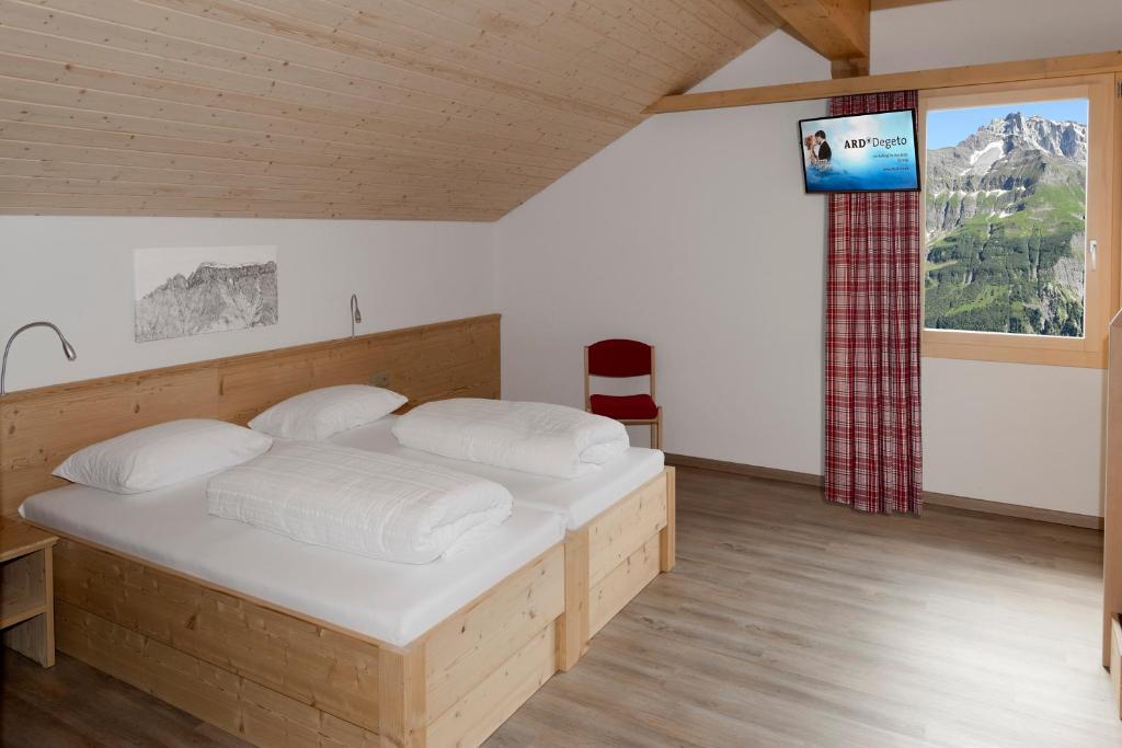 Voodi või voodid majutusasutuse Berghotel Bischofalp toas