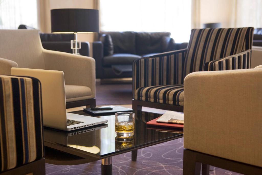 Posezení v ubytování St. George Hotel