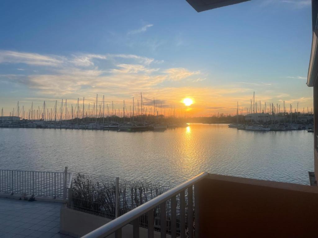 Studio - Bellevue agréable toutes saison 4 couchages - climatisation - parking privé - piscine sur mer - vue magnifique et rare - situation optimum - les argonautes - Ile des pêcheurs - Cap d'Agde