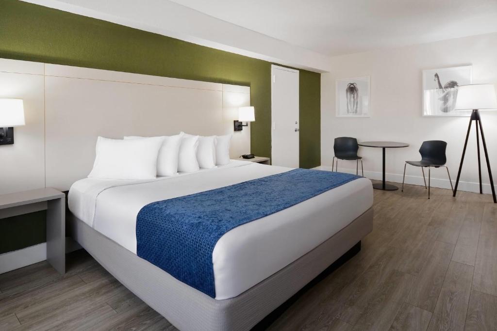 Avanti Palms Resort And Conference Center - 