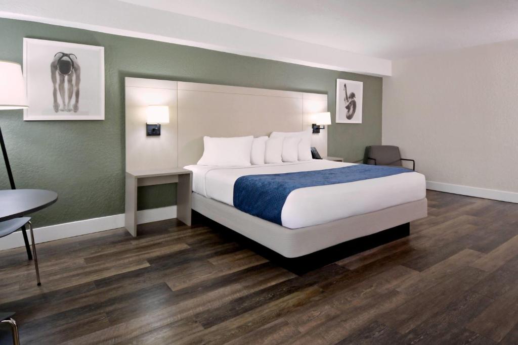 Avanti Palms Resort And Conference Center - 