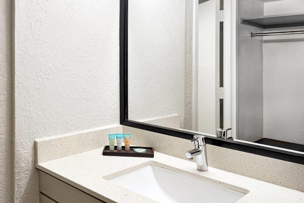 Wyndham I-Drive Avanti Resort & Conference Center photo