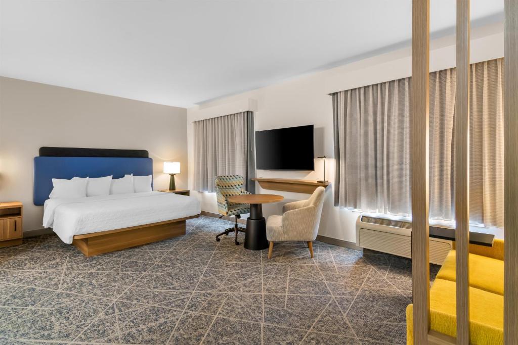 Hampton Inn & Suites Fort Worth/Forest Hill photo