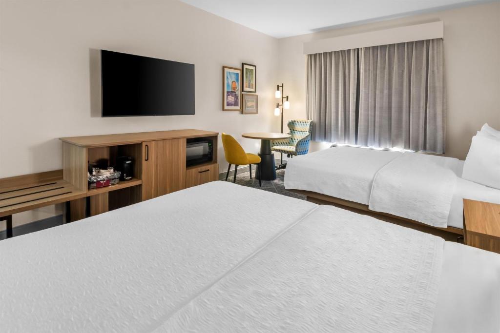 Hampton Inn & Suites Fort Worth/Forest Hill photo