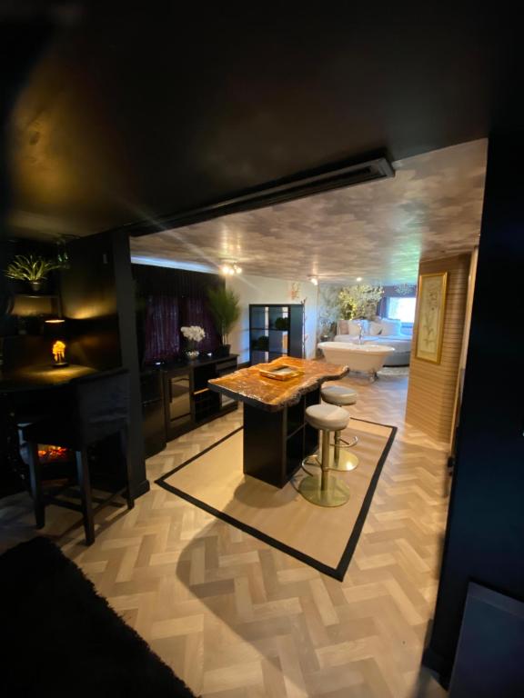 a large living room with a table and a couch at Simons Whody Hideaway in Ulcombe