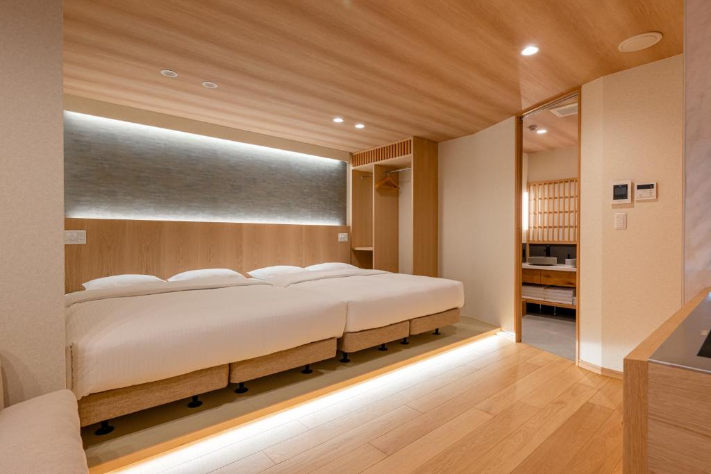 新築new open Asakusa 浅草雷門