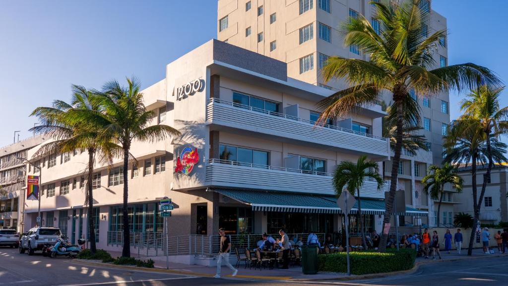 a building on a city street with palm trees at Hotel Casa Canita in Miami Beach