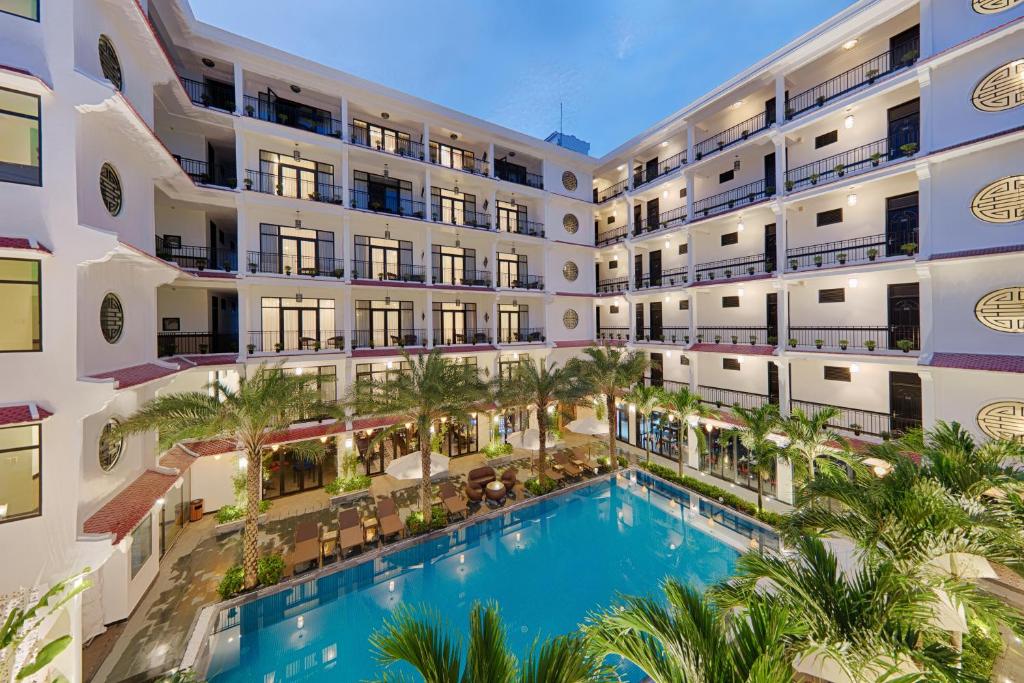 Bazén v ubytování Hadana Boutique Resort Hoi An nebo v jeho okolí