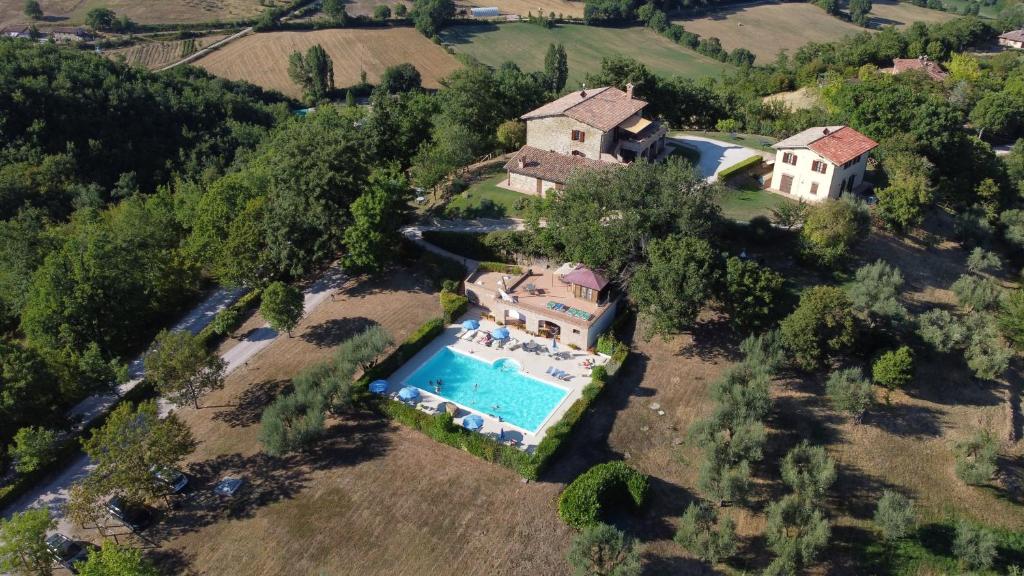 an aerial view of a house with a swimming pool at Agriturismo Casalta in Gubbio