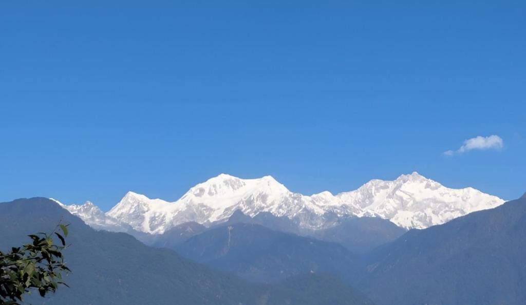 a view of a snow covered mountain range at Urbane Haauz in Pelling