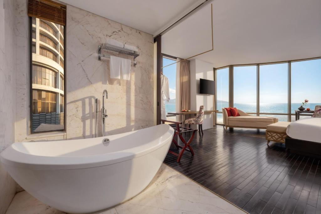 Premier Suite Beachfront - High Tea included