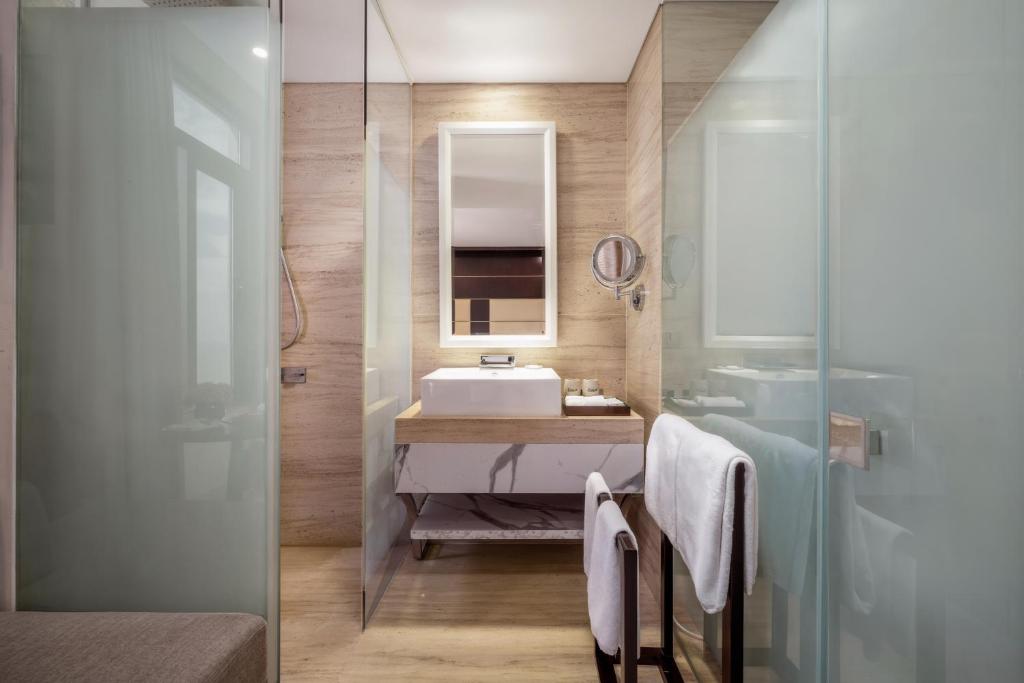 Deluxe Twin Room with Partial Ocean View - High Tea included