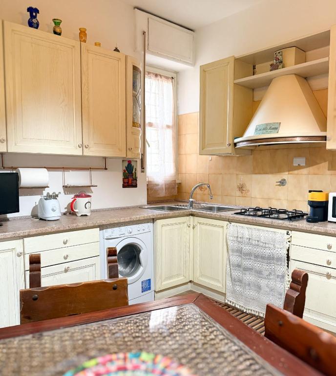 Picchio Garbatella - 800mt to metro - 3 stops from the Colosseum 2 air conditioned room with 2 bathroom
