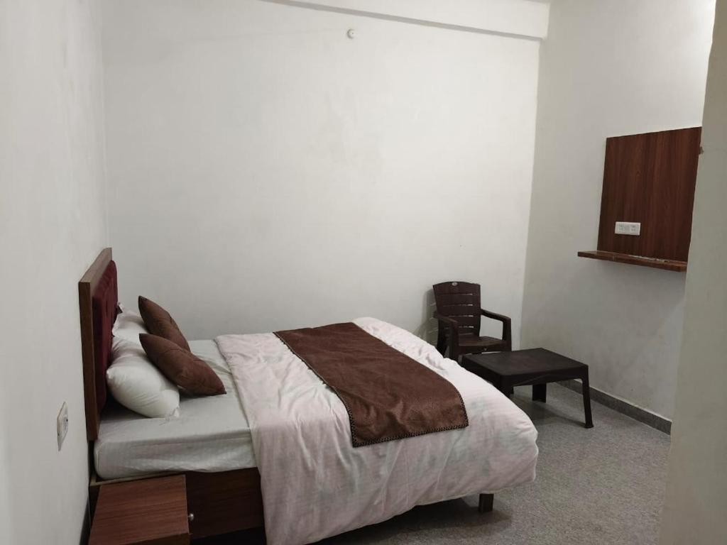 a bedroom with a bed and a chair at Sivago hotel in Kosi