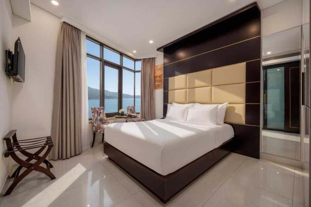 Senior Deluxe Double Room - High Tea included