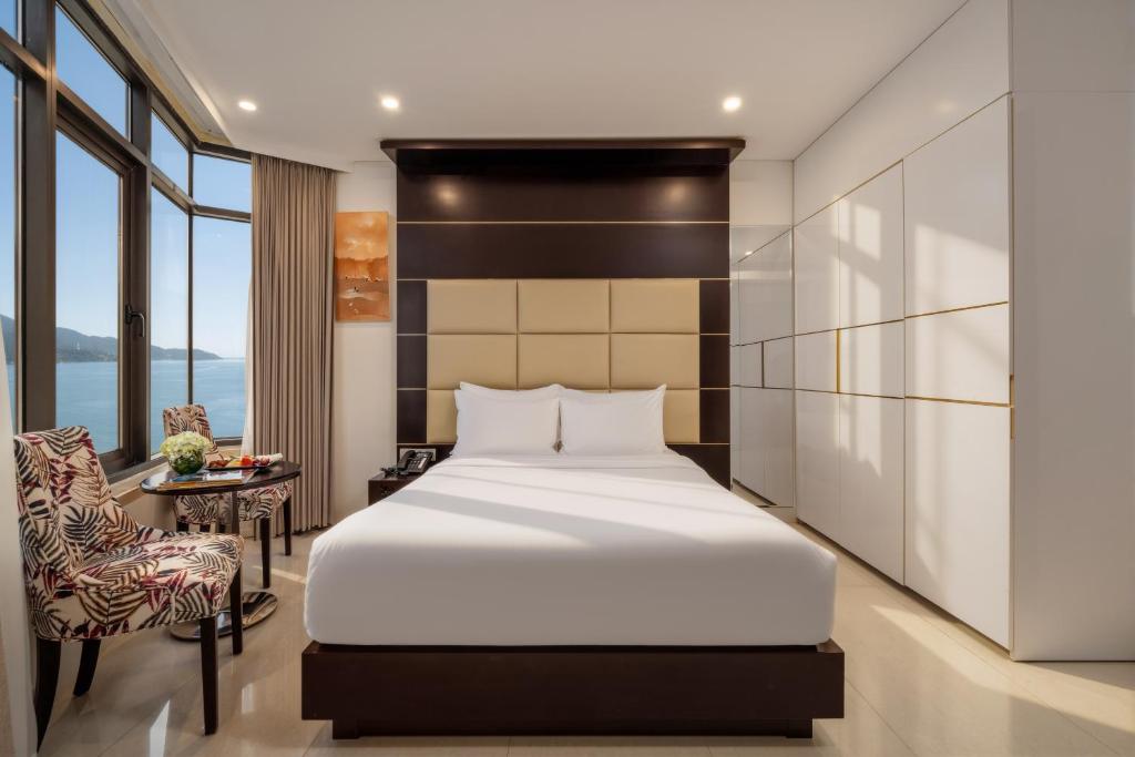 Senior Deluxe Double Room - High Tea included