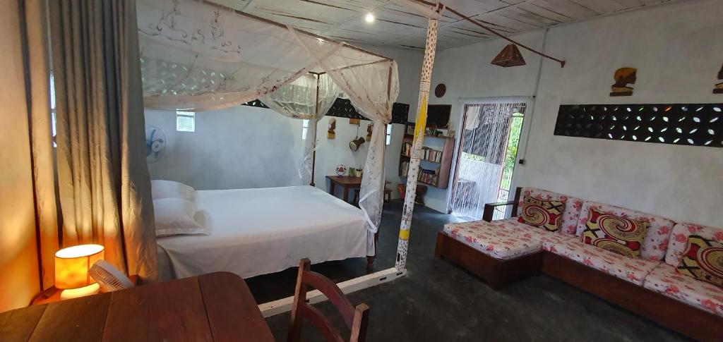 a bedroom with a bed and a swing at Villa Culture in Ile aux Nattes