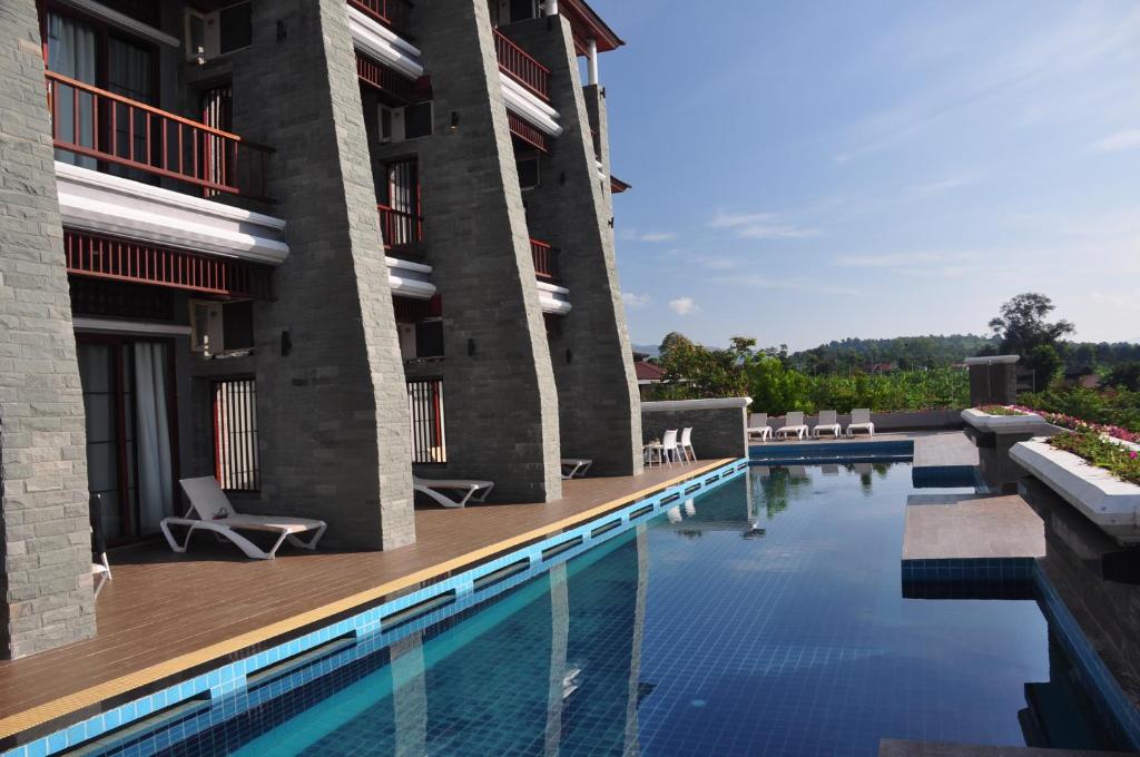 Bazén v ubytování Phurua Sanctuary Resort and Spa nebo v jeho okolí