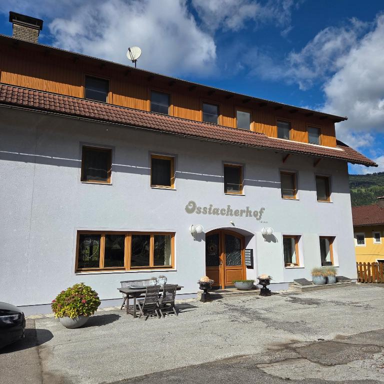 a white building with a table in front of it at Merlschober, Ferienwohnung 3, Ossiacher See in Ossiach