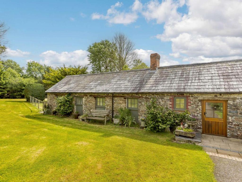 an old stone house with a grass yard at 2 Bed in Chulmleigh oc-87668 in Chulmleigh