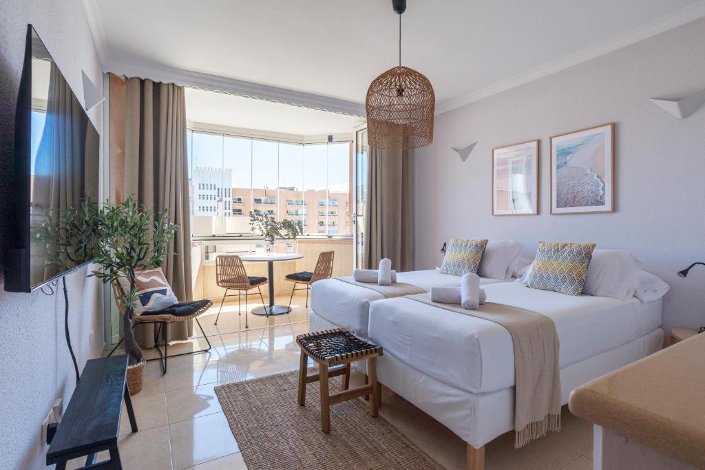 Las Palmeras - Beachfront Studio with Balcony in Central Fuengirola