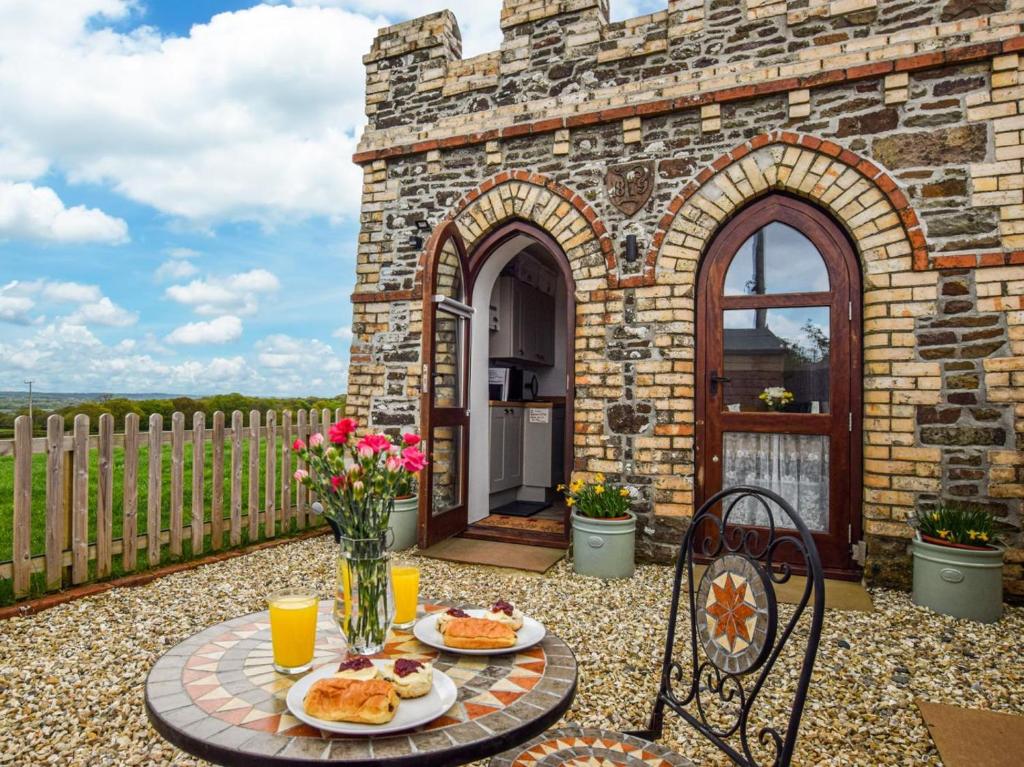 a table with plates of food on a patio at 1 Bed in Okehampton oc-78799 in Hatherleigh