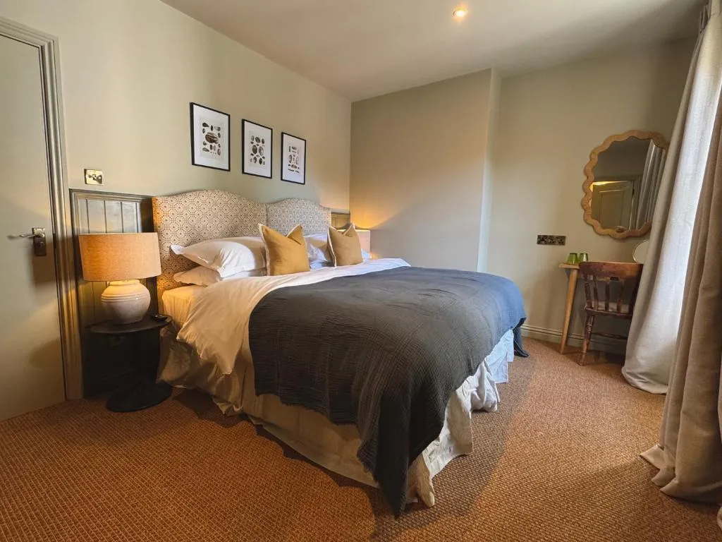 Large Double or Twin Room