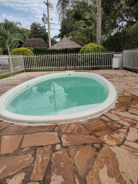a small swimming pool in a patio with a fence at Paz e tranquilidade in Indaiatuba