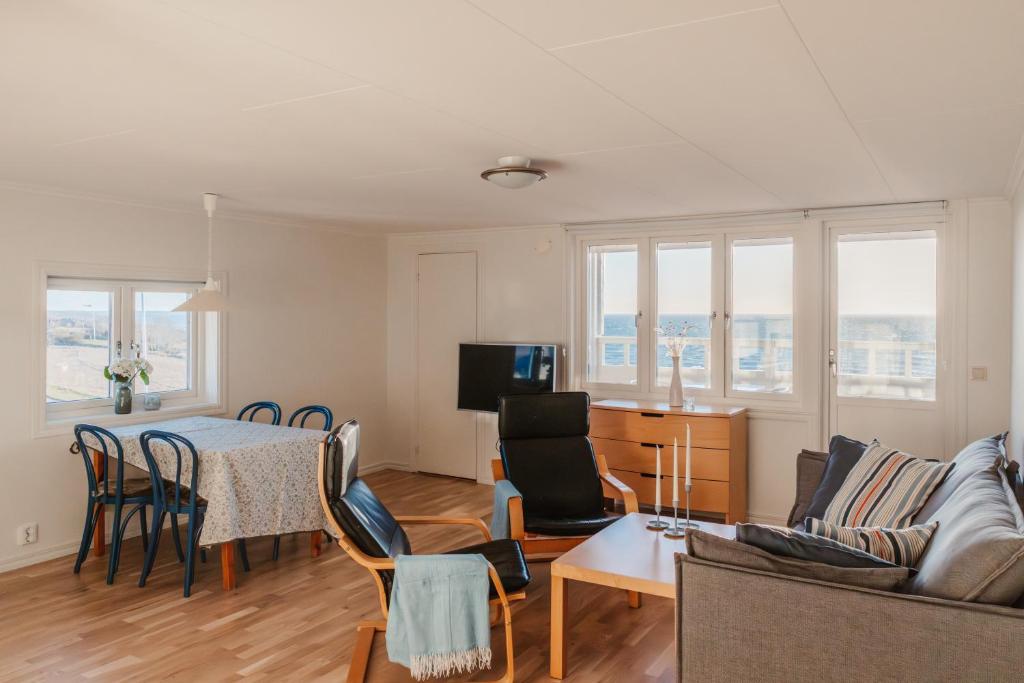 a living room with a couch and a table and chairs at Äleklinta in Äleklinta