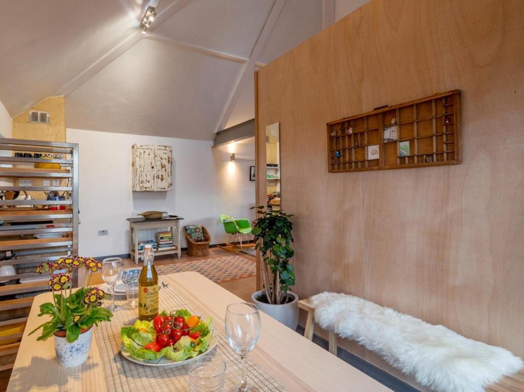 a dining room with a table with a bowl of fruit at 1 Bed in Okehampton oc-78087 in Hatherleigh