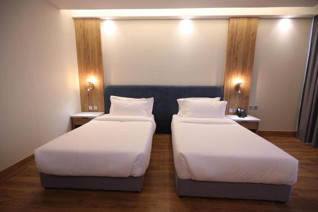 جناح مفردة THREE-BEDROOM WITH ONE KING AND TWO BEDS - NON-SMOKING