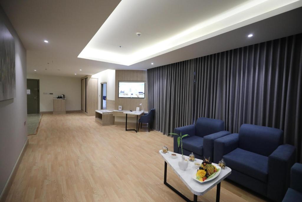 جناح مفردة THREE-BEDROOM WITH ONE KING AND TWO BEDS - NON-SMOKING