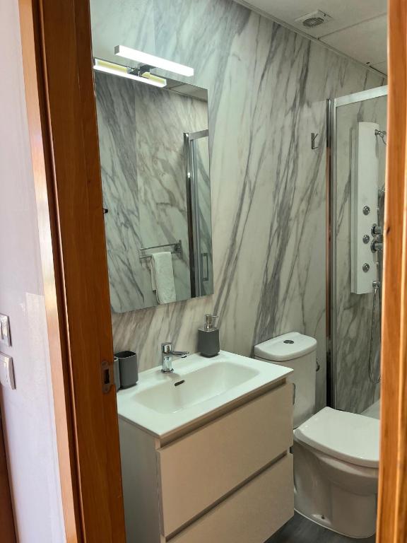 Apartamento de 2 dormitorios con terraza y vistas al mar