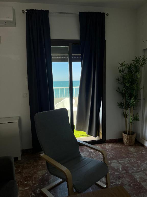 Apartamento de 2 dormitorios con terraza y vistas al mar
