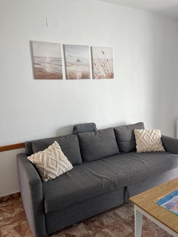 Apartamento de 2 dormitorios con terraza y vistas al mar