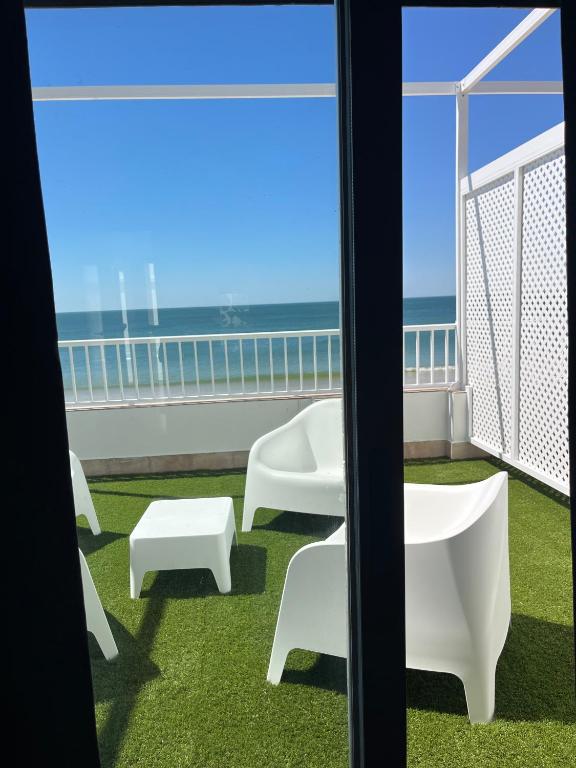 Apartamento de 2 dormitorios con terraza y vistas al mar