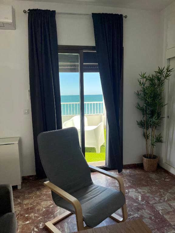 Apartamento de 2 dormitorios con terraza y vistas al mar