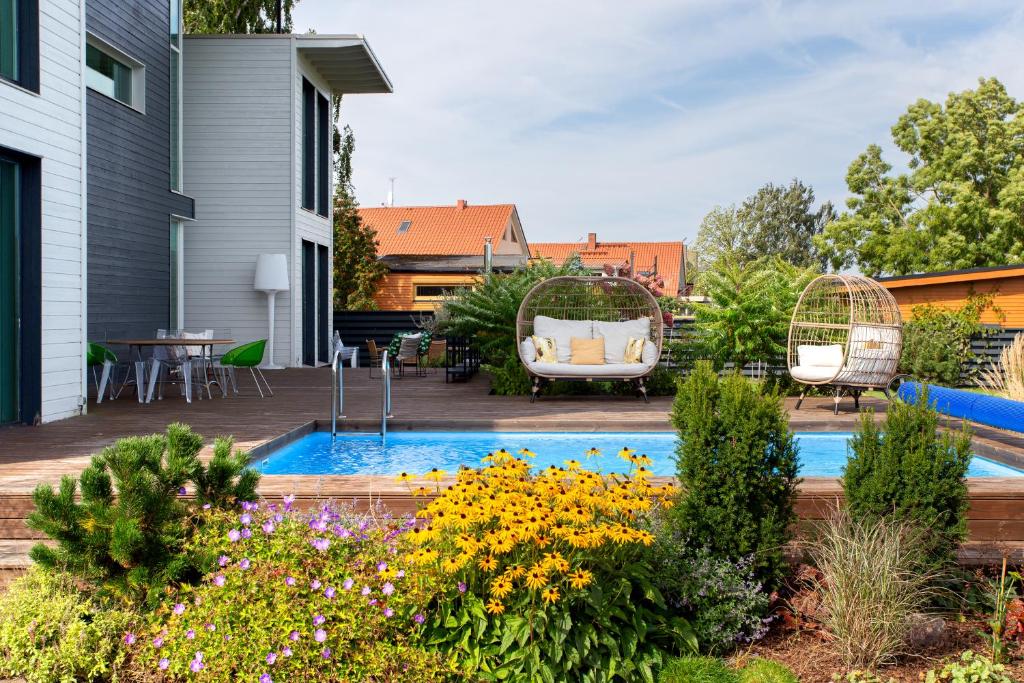 a backyard with a swimming pool and a garden at Villa Sirena Apartments in Pärnu