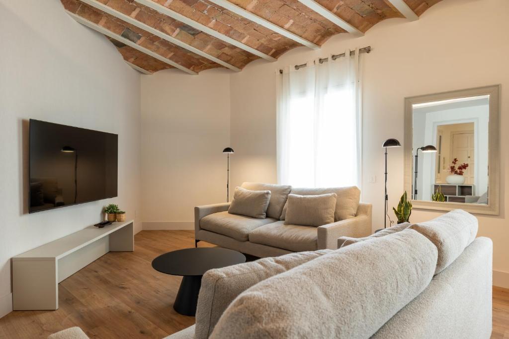 Fisa Rentals Gran Via Apartments - Superior Five-Bedroom Apartment