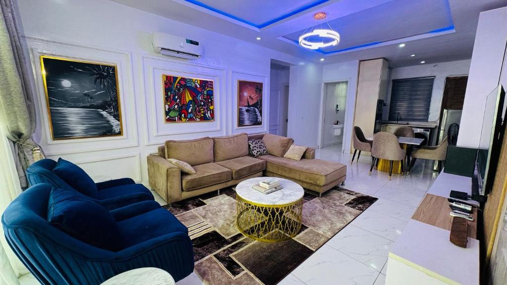 a living room with a couch and a table at The Jimi Stay in Maiyegun