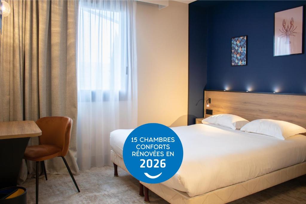a hotel room with a bed and a window at Brit Hotel Saint Malo – Le Transat in Saint Malo