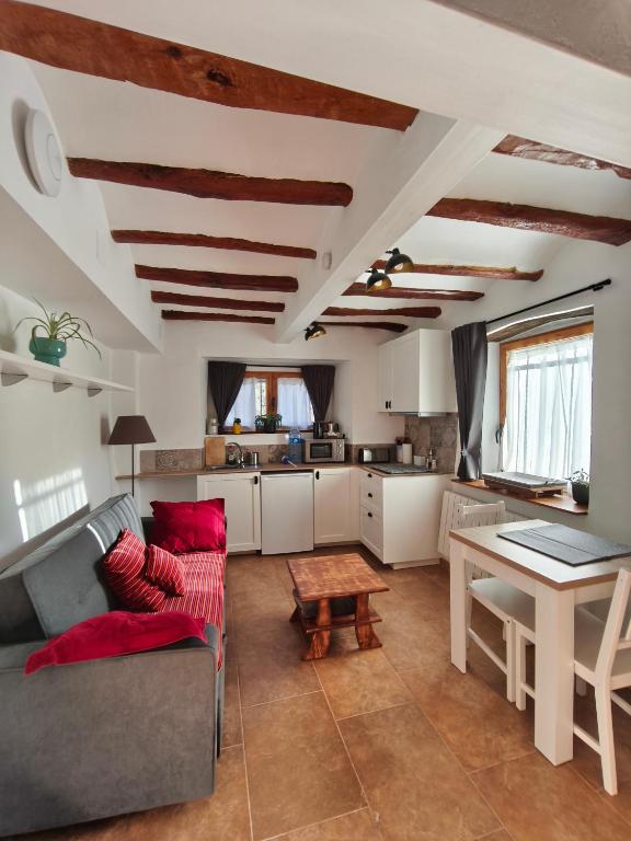 a living room with a couch and a table at Mas Lloretó - La Oreneta in Copóns