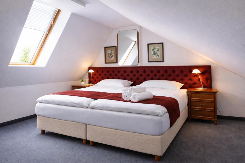 a bedroom with a large bed in a attic at Taverna & Wine Jeruzalem in Ivanjkovci