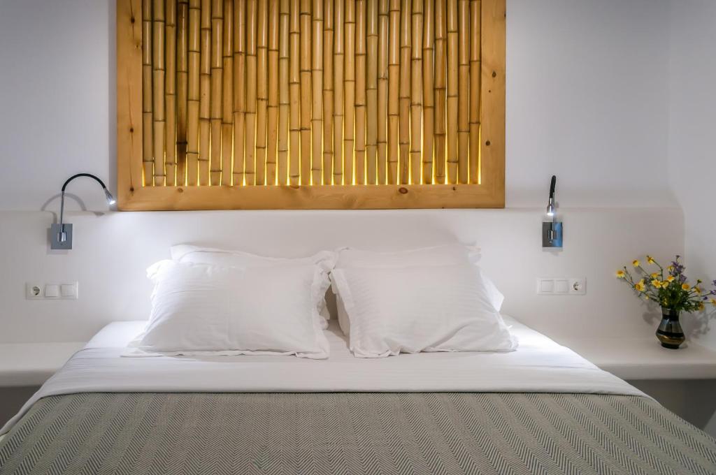 Postel nebo postele na pokoji v ubytování Vilos Suites